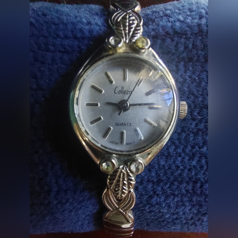 Collezio Silvertone Ladies Quartz Watch With Stretch Band, Estate Jewelry